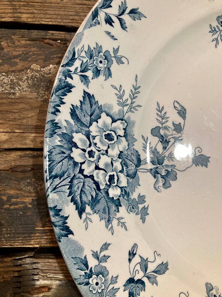 Saint-Amand and Hamage model Marie-Louise round dish