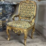 Remarkable small armchair in carved and gilded wood, Venice, early 18th century
