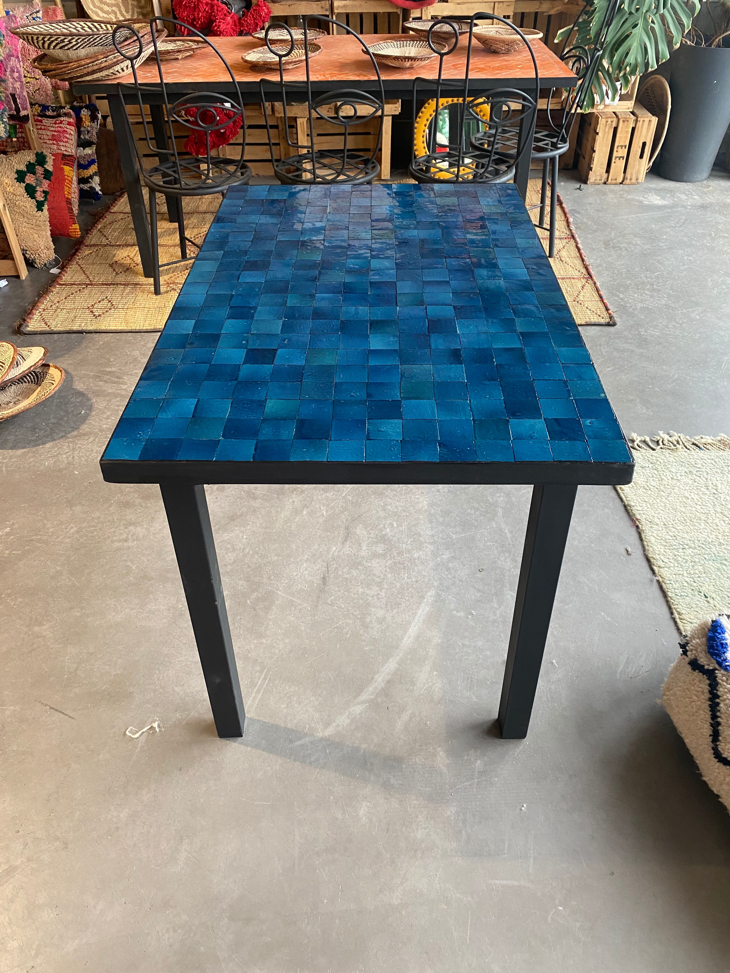 Table zellige 4 people outside