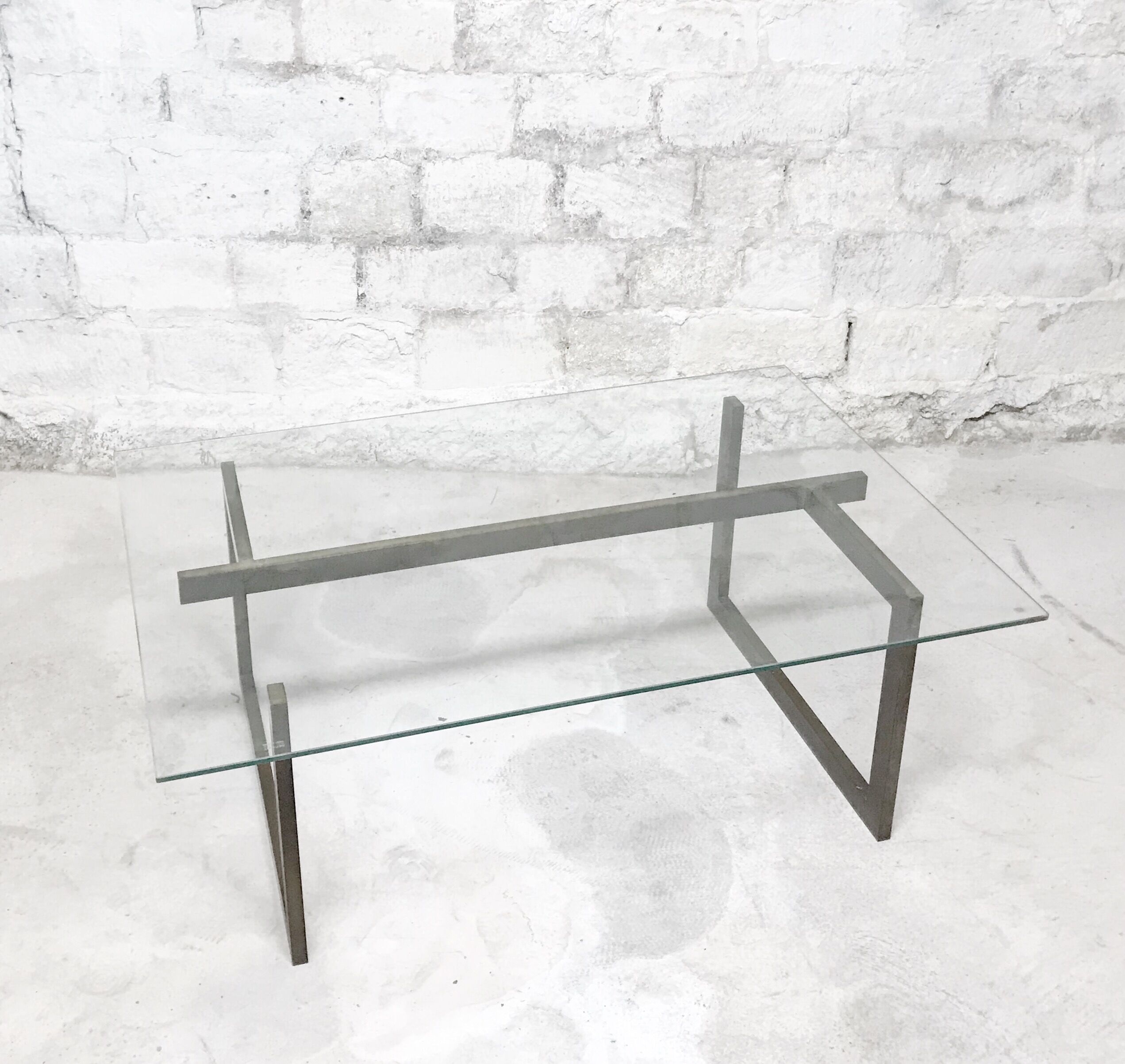 Sculptural Table low chic shabby brass of 1970