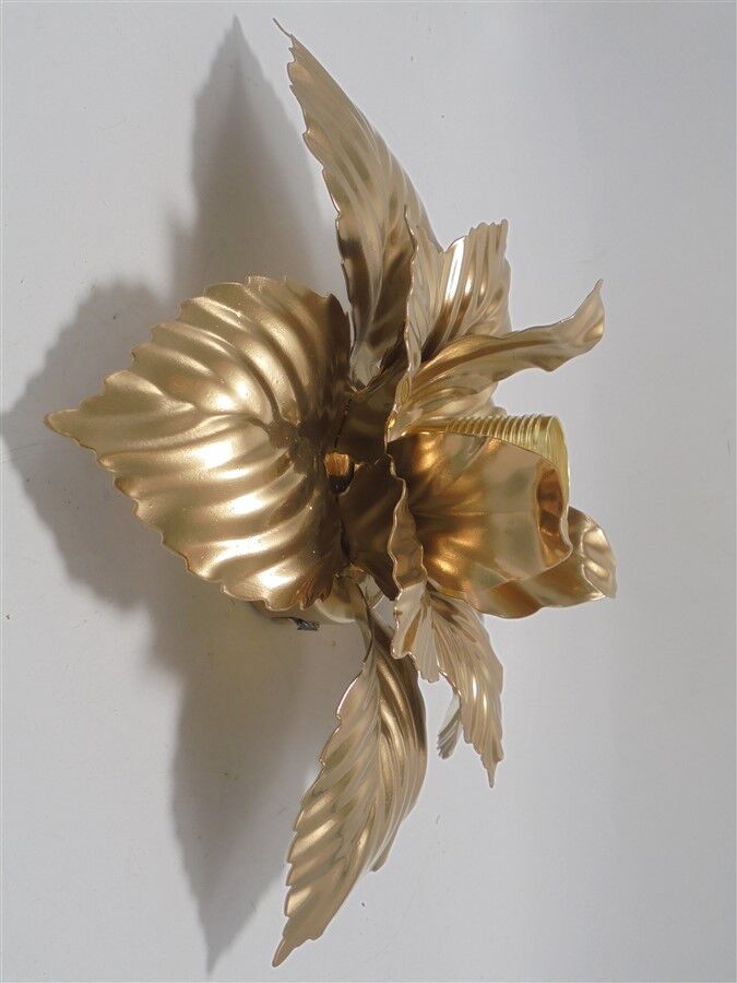 Golden flower wall lamp