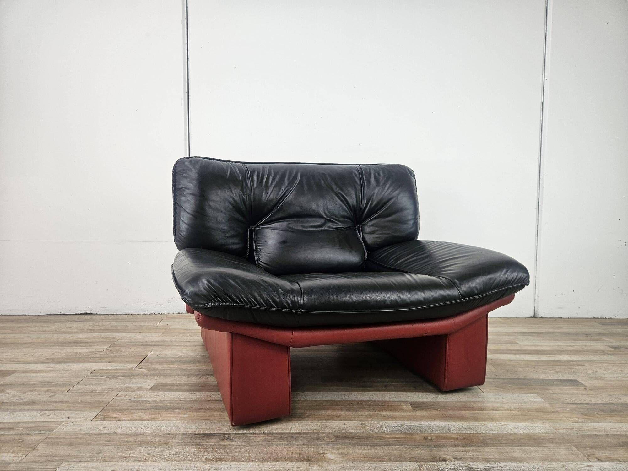 Red and black leather armchair by Nicoletti Salotti