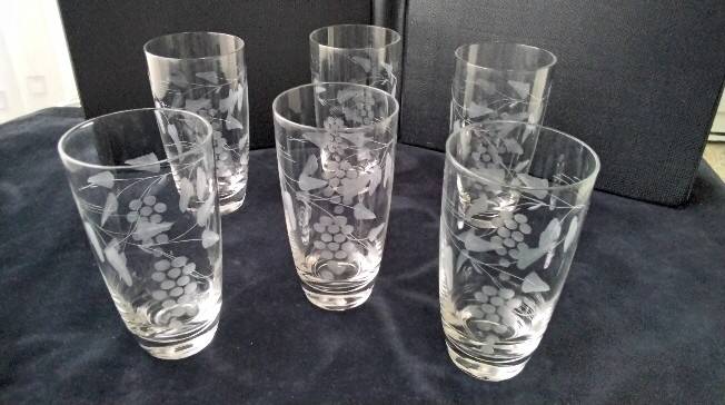 6 Verres à eau , orangeade ou bière en verre Décor gravé
