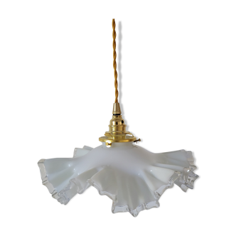 Suspension en opaline plissée