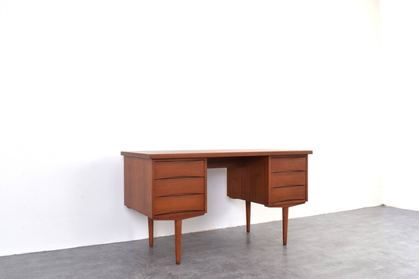 Mid-Century Teak Desk by Fredrik Kayser for Skeie Møbler, 1960s.