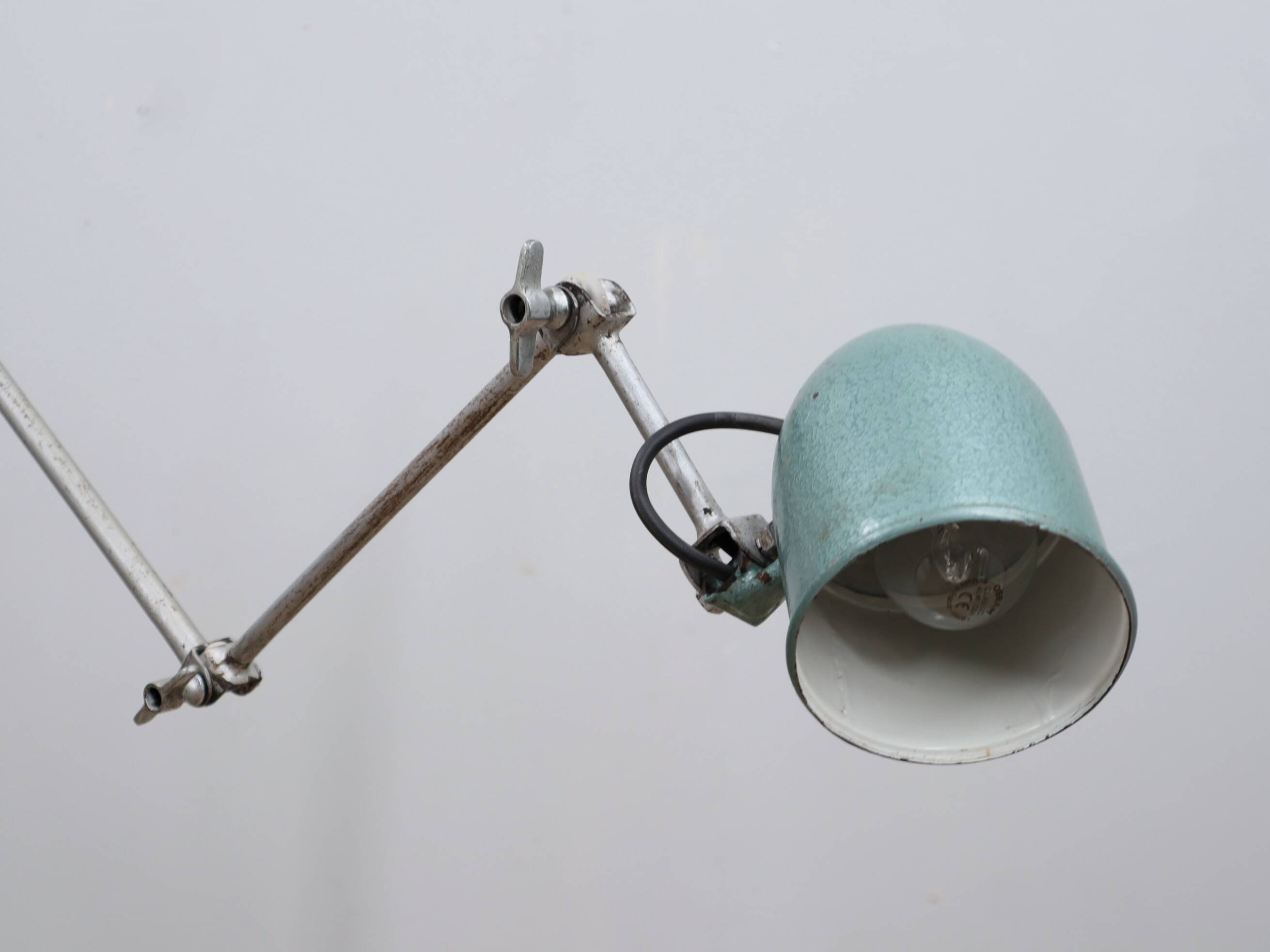 Lampe de sol industrielle ajustable des années 1960 vert martelé
