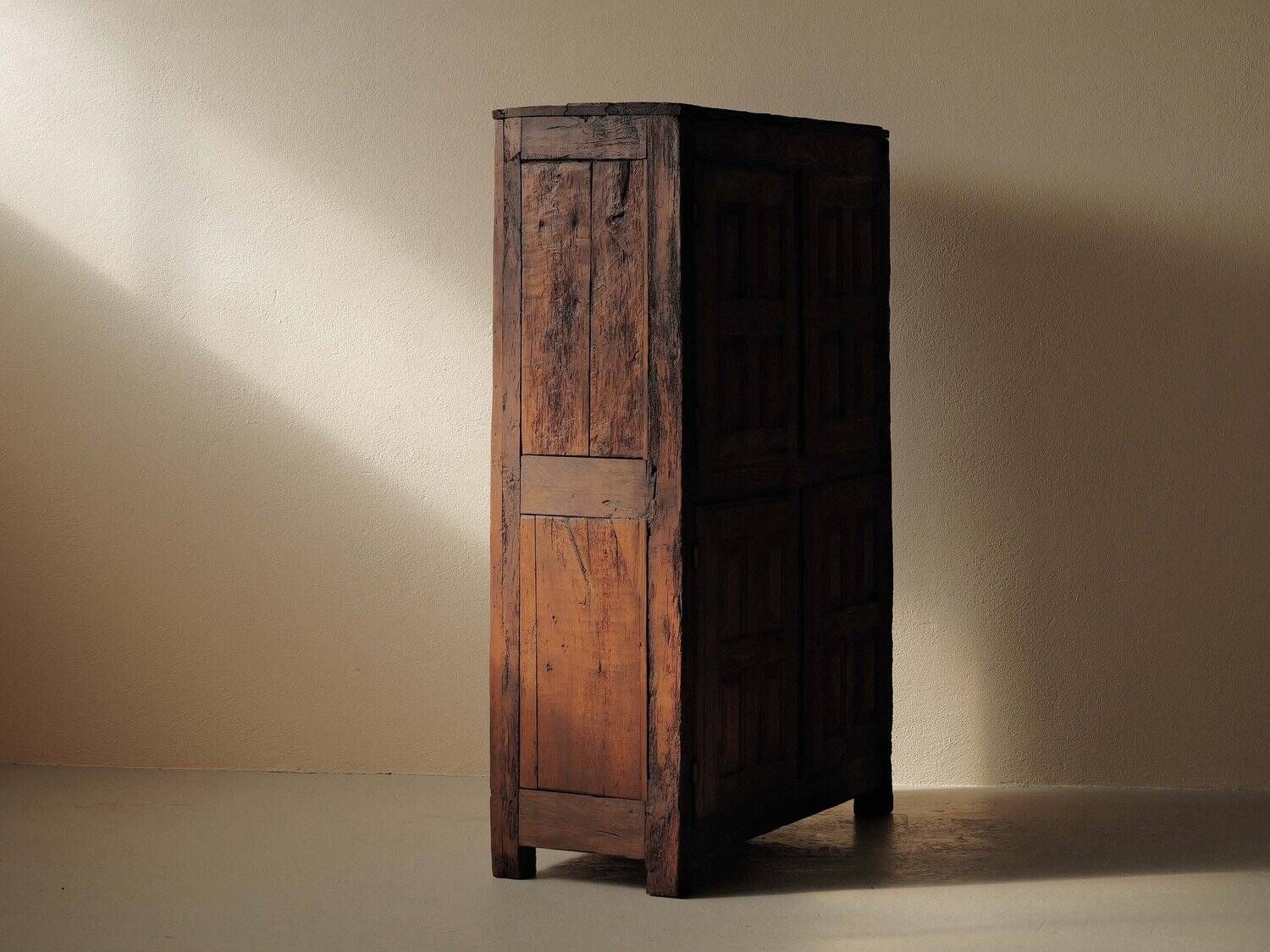 Four-door solid wood furniture, 18th century