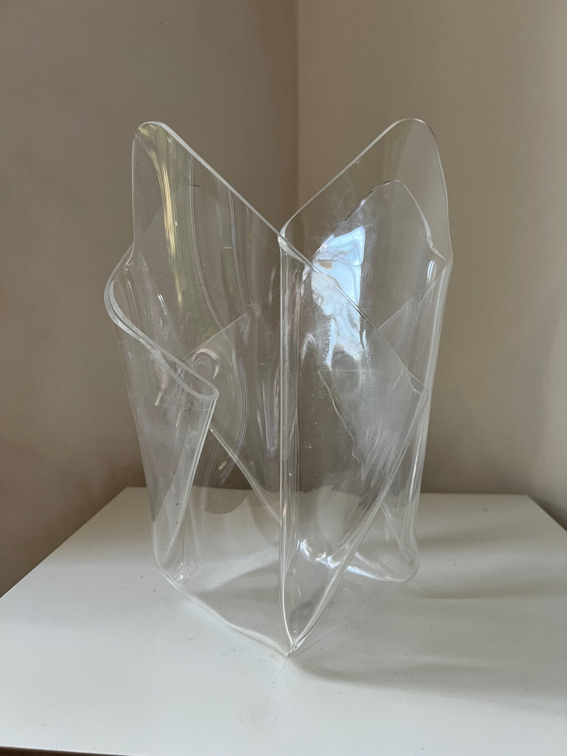 Vintage Guzzini style plexiglass design vase