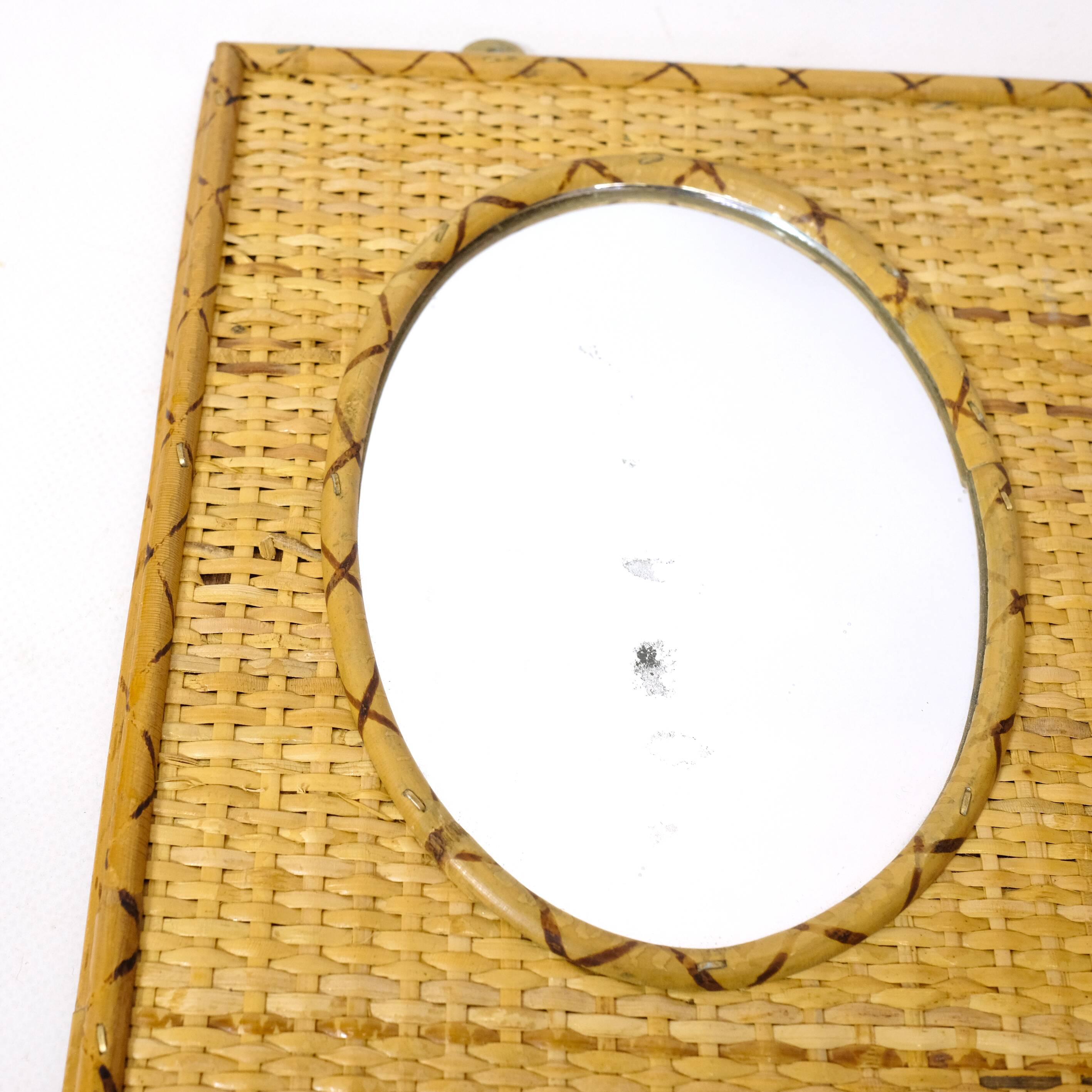 Empty wall pocket and mirror from the 60/70