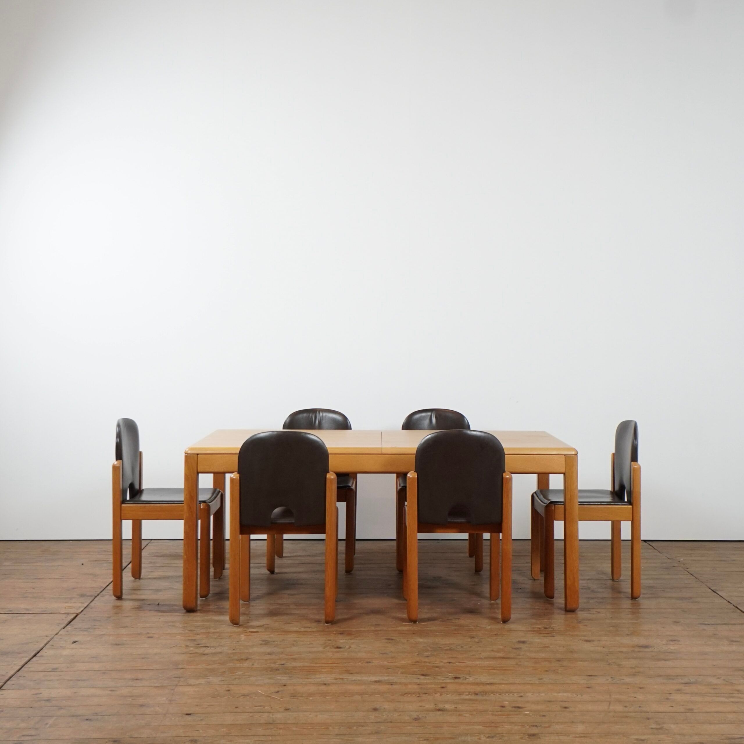Adjustable dining set in oak and leather chairs by Van Den Berghe Pauvers