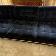 Canapé 3 place Florence Knoll velours bleu marine