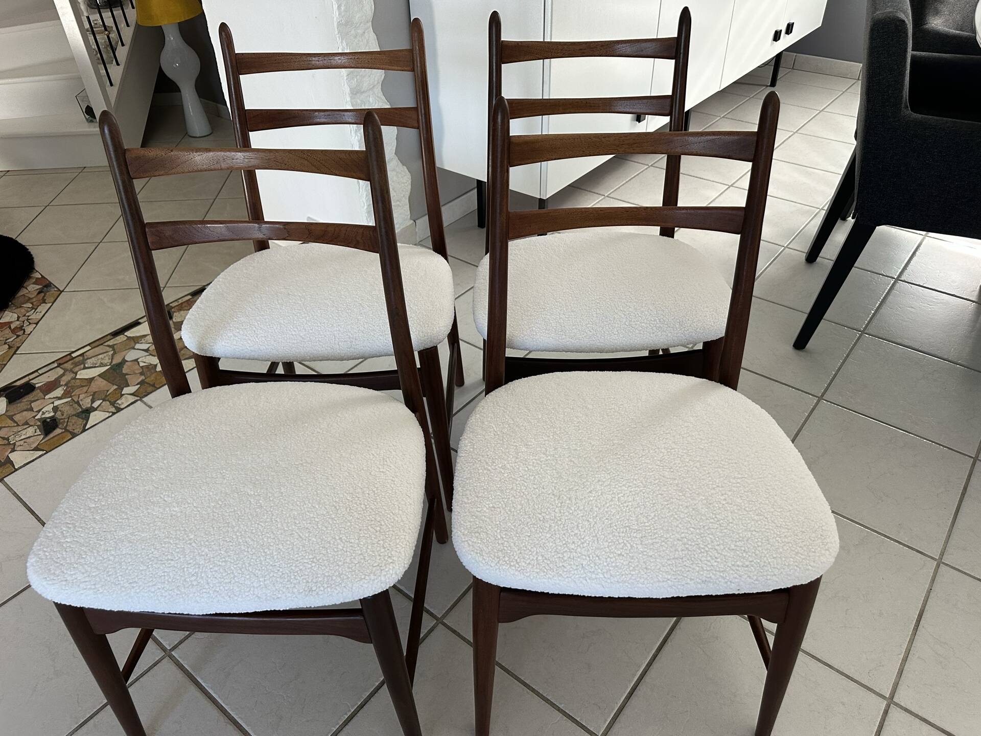 Suite 4 chaises Teck par Wilkhan pour Georg Leowald  Allemagne 1960