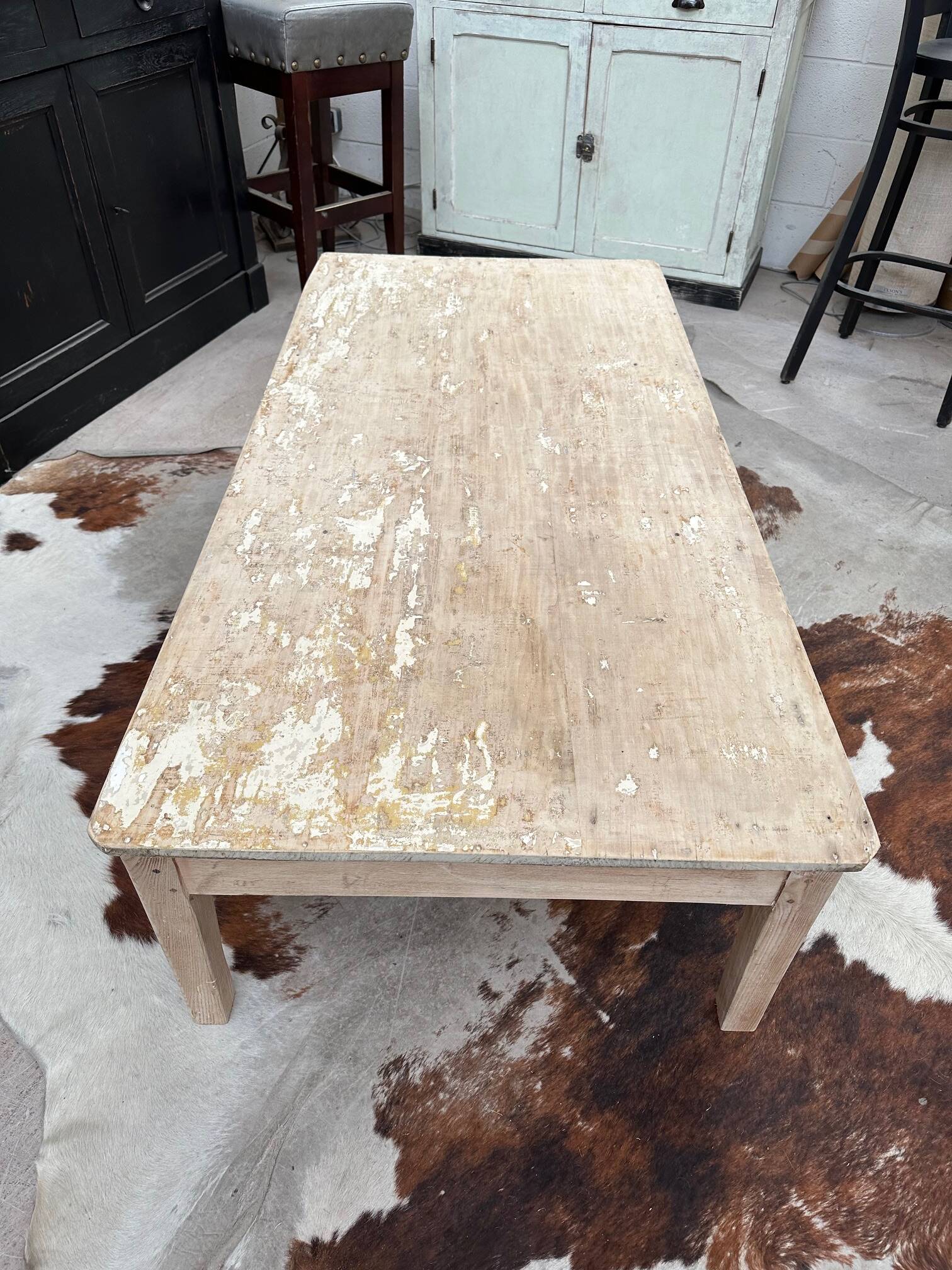 Coffee table with two drawers