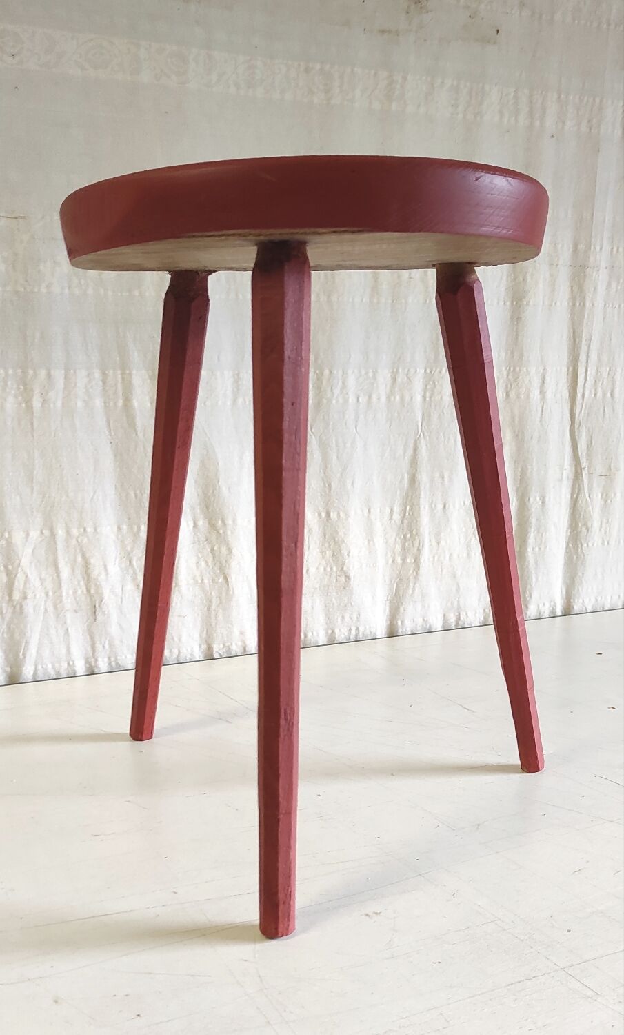 Tripod stool in solid oak - mid 20th century