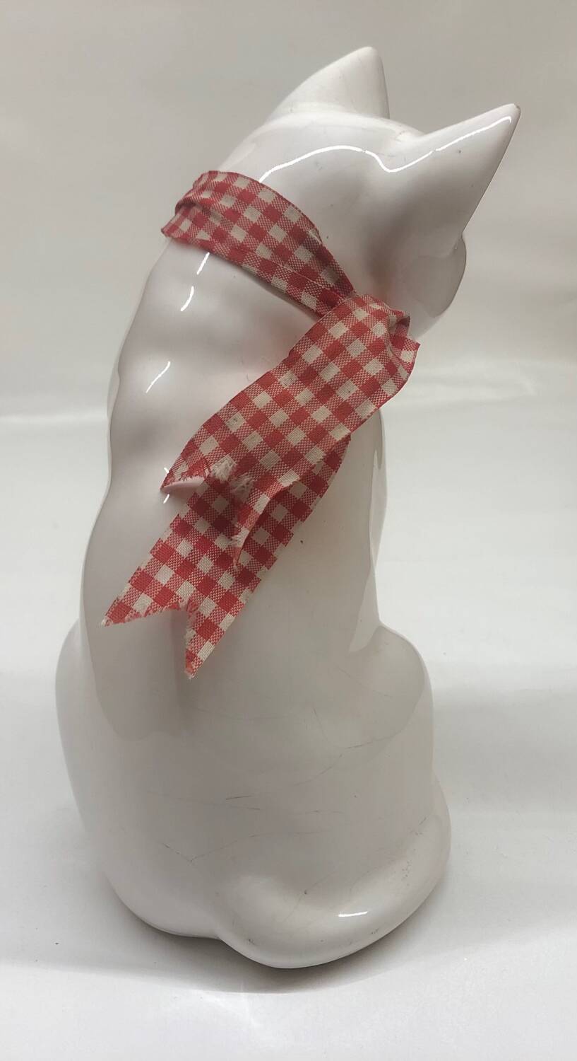 Delft Wit earthenware cat