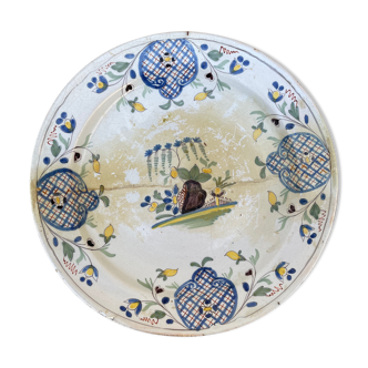 Plat ancien restauré à motif floral