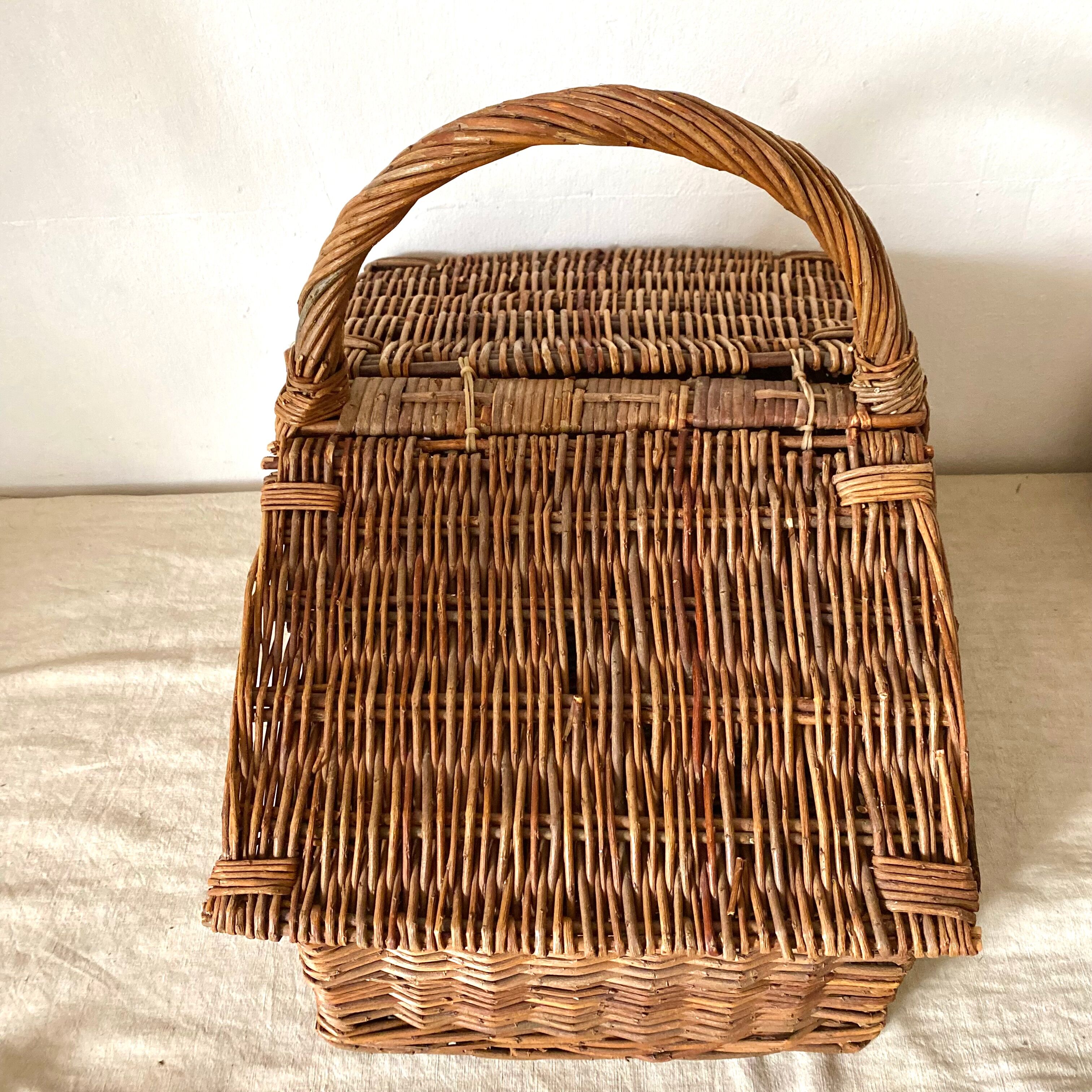 Wicker picnic basket