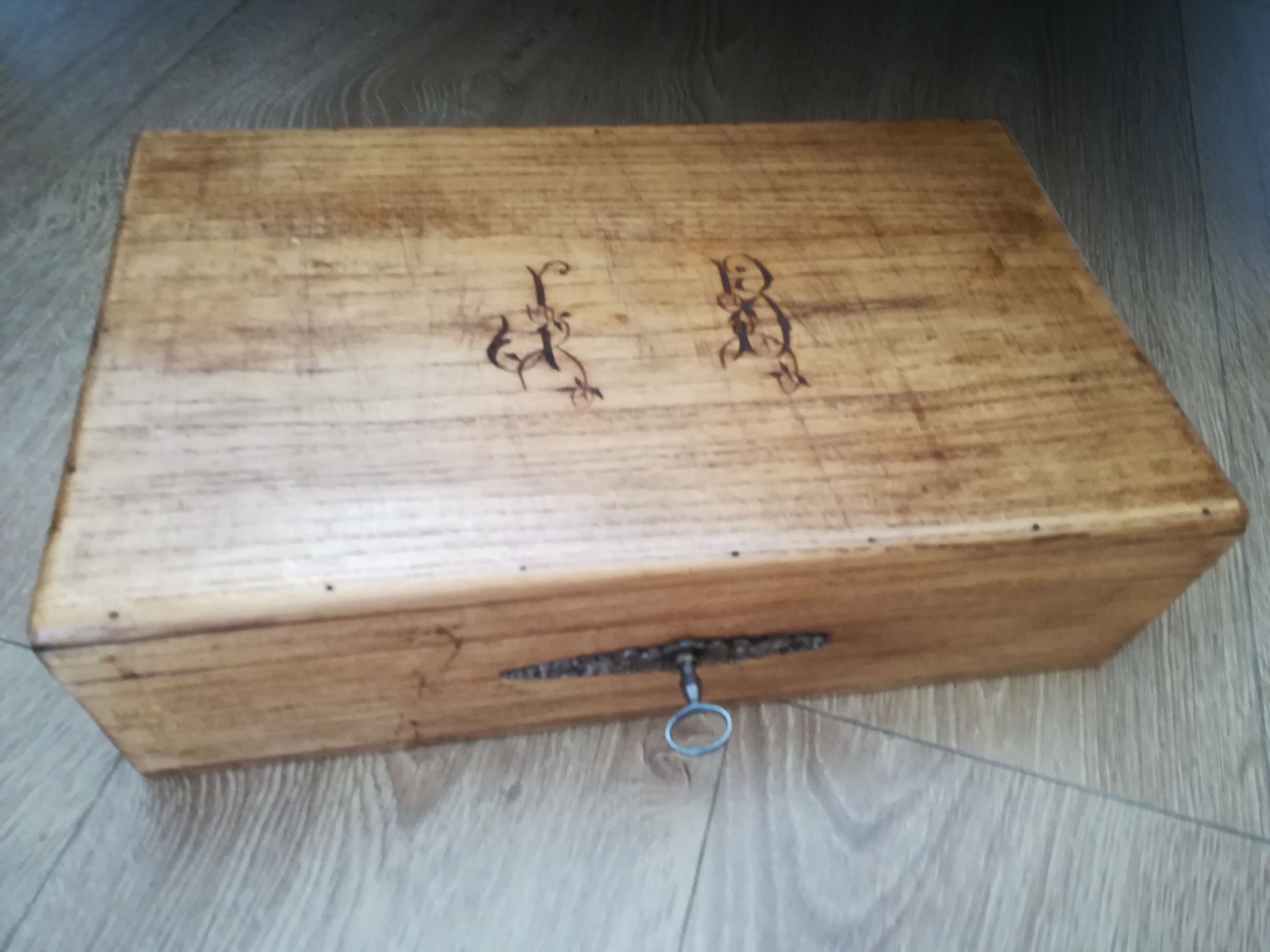 Initial original waxed wooden box j b
