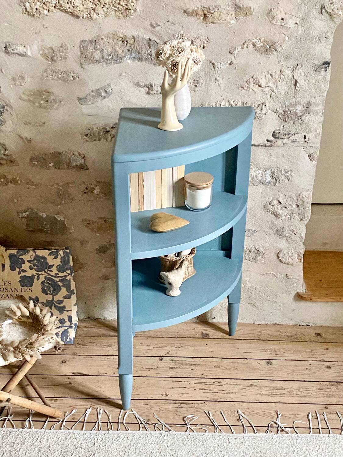 Corner cabinet