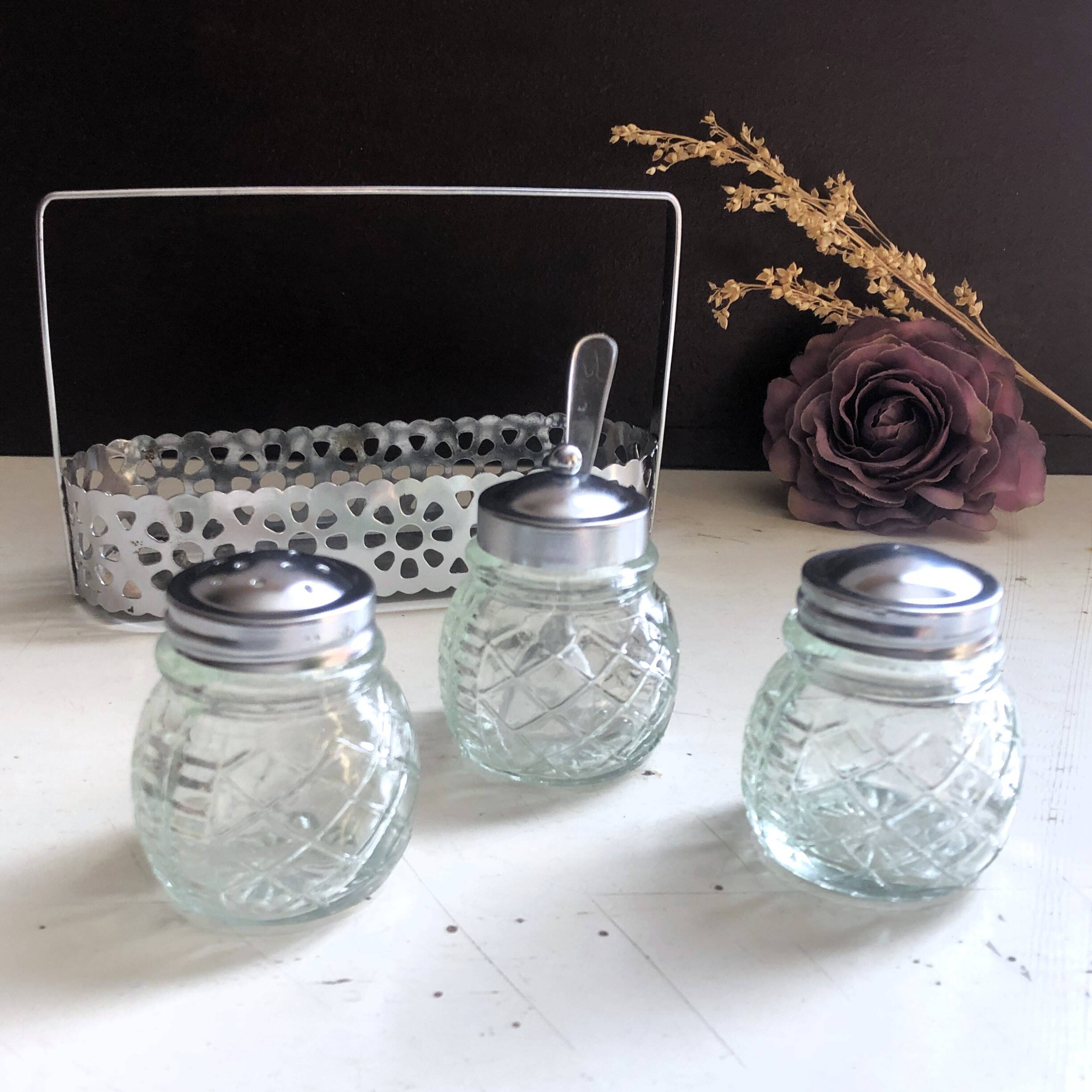 4-piece salt shaker, pepper and mustard set with spoon in stainless steel basket