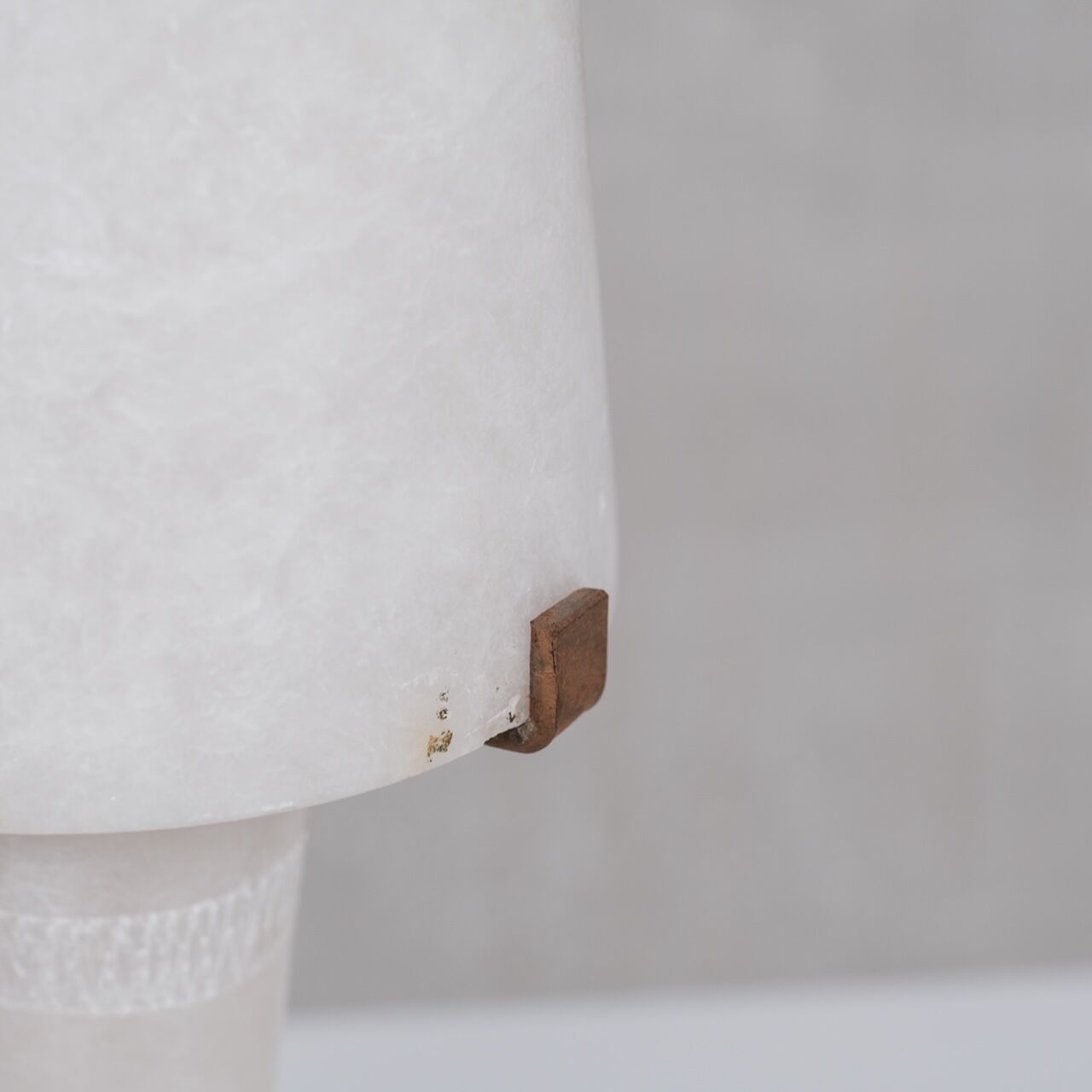 Alabaster french mid-century table lamp (6/7)