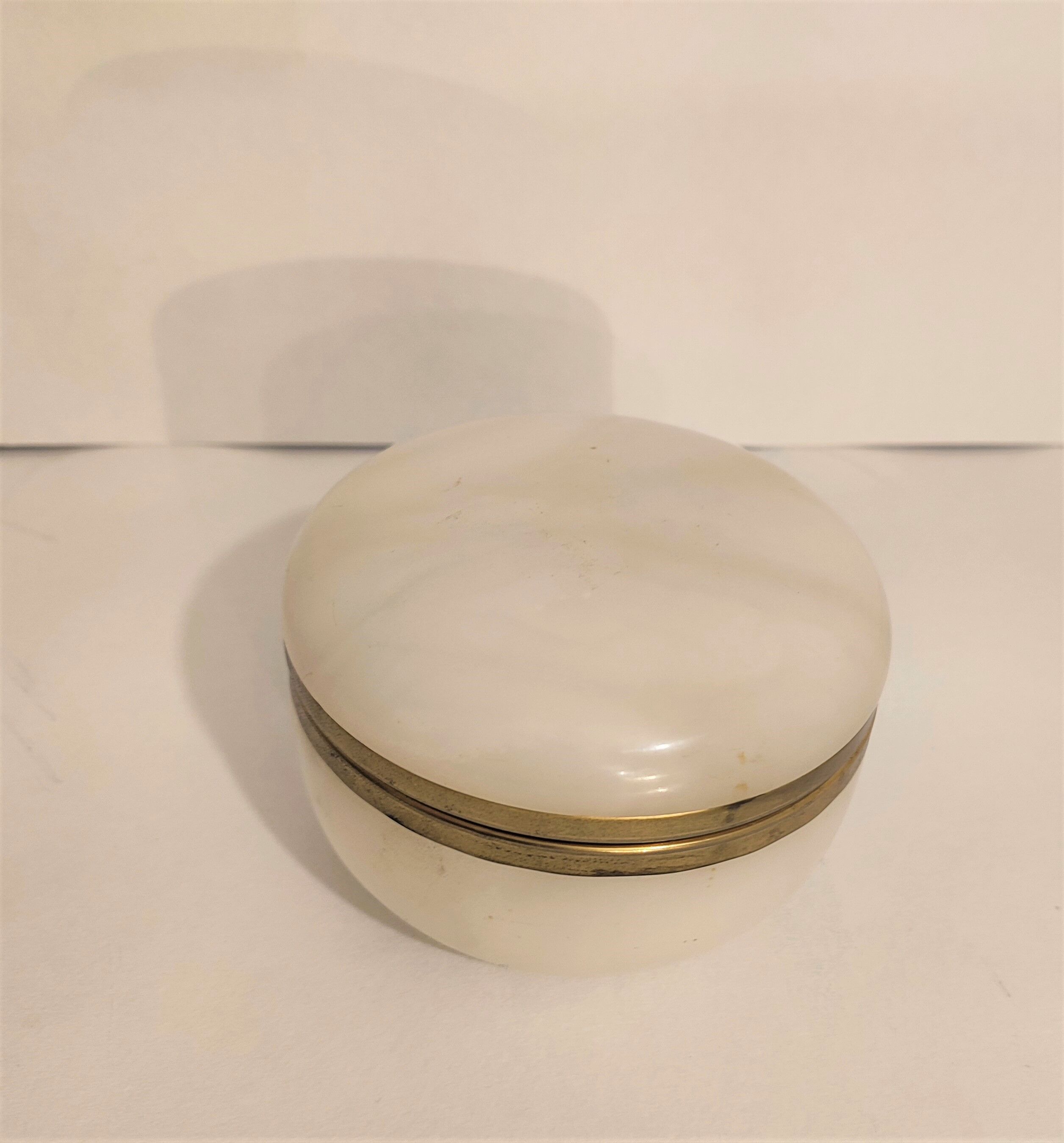 Round alabaster jewelry box