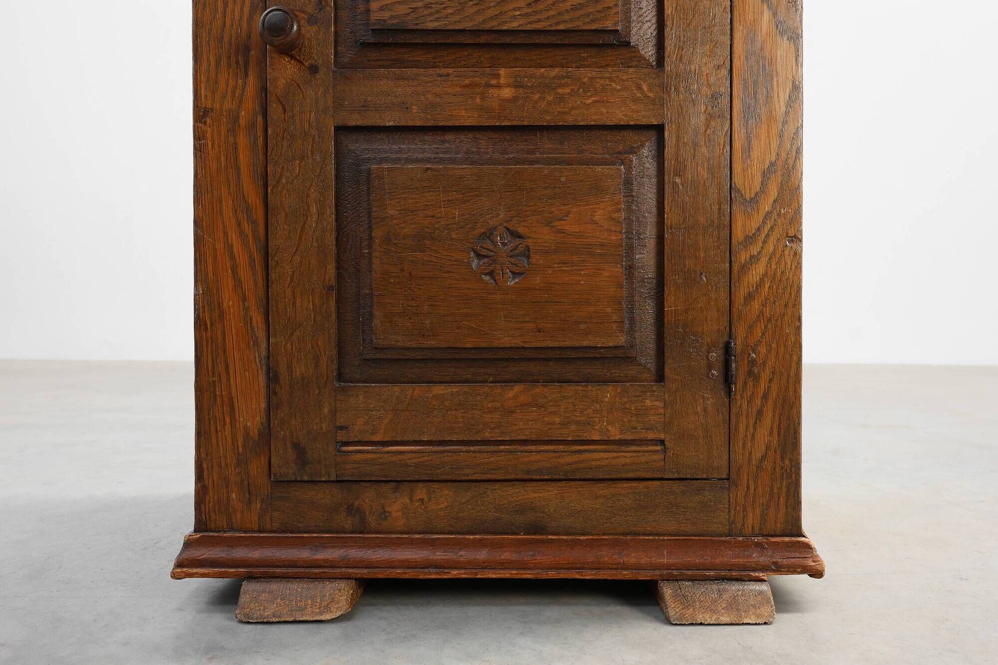 Rustic Solid Oak Cabinet with Geometric Floral Carvings, Belgium – 17th Cen