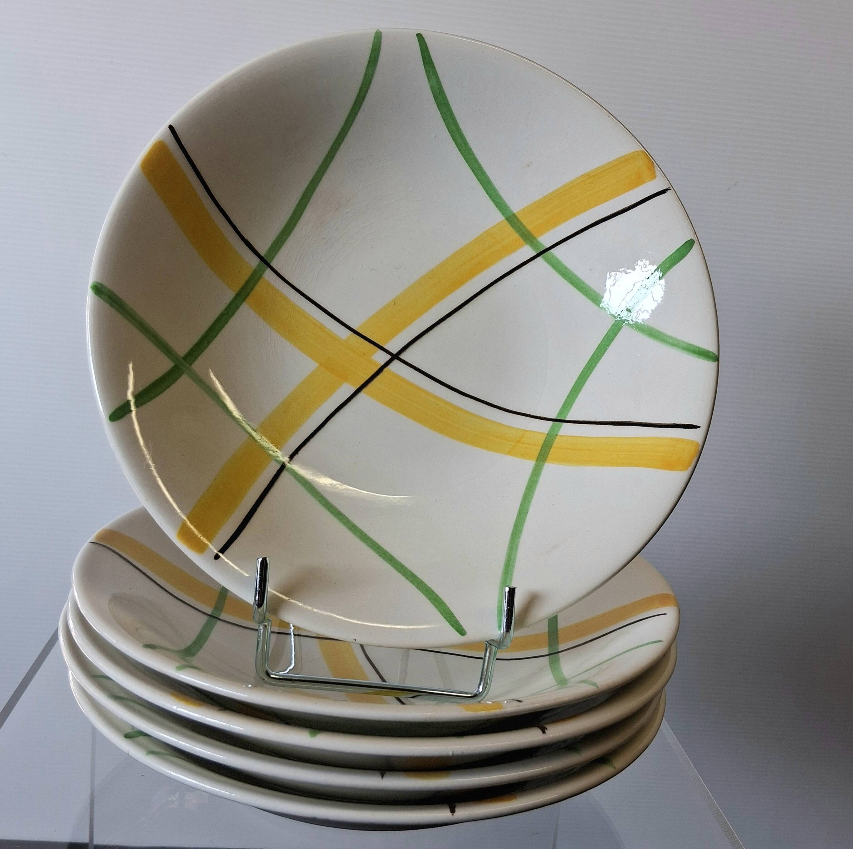 5 deep plates from Gien model "Sarabande" in good condition.