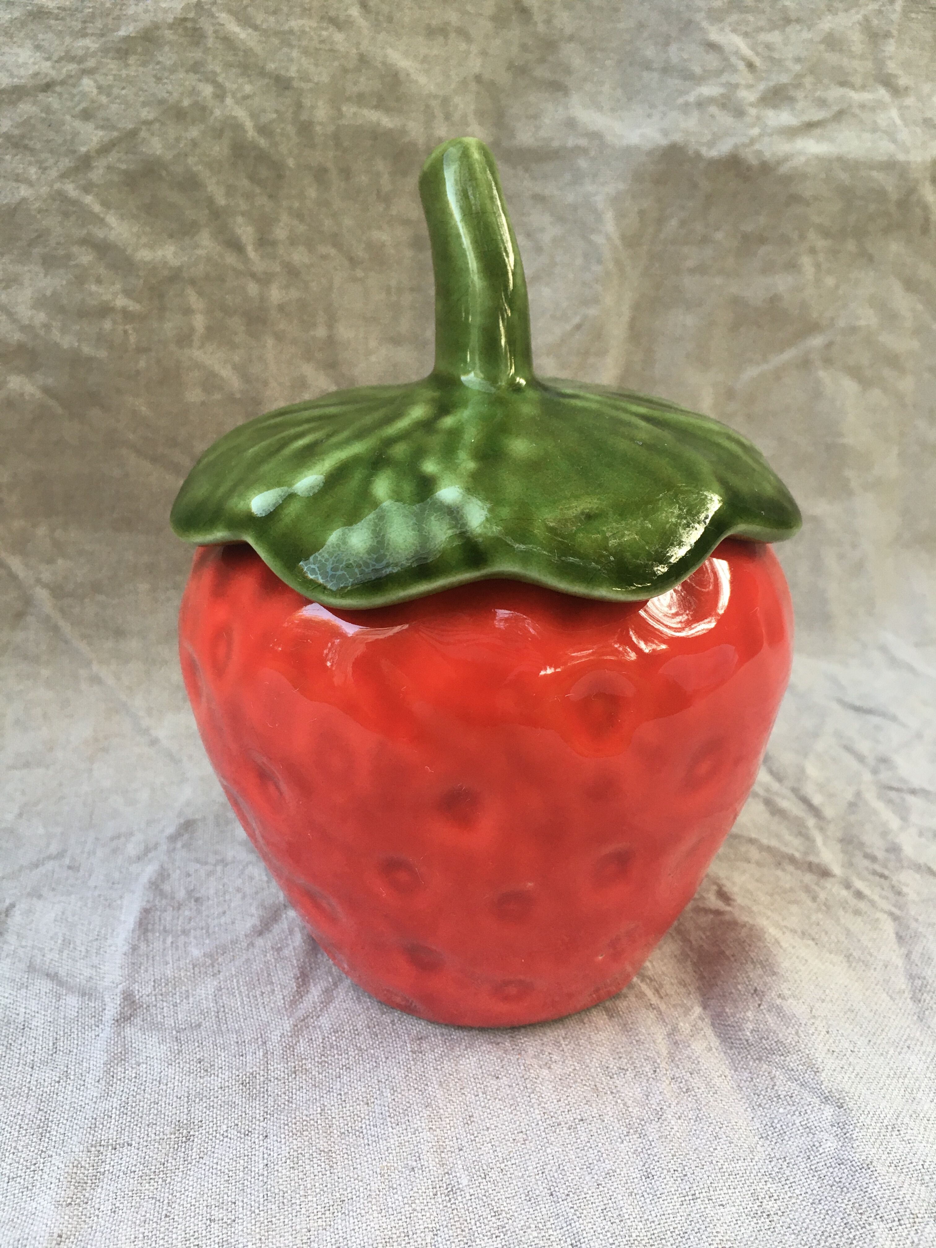 Strawberry dabbling confectioner