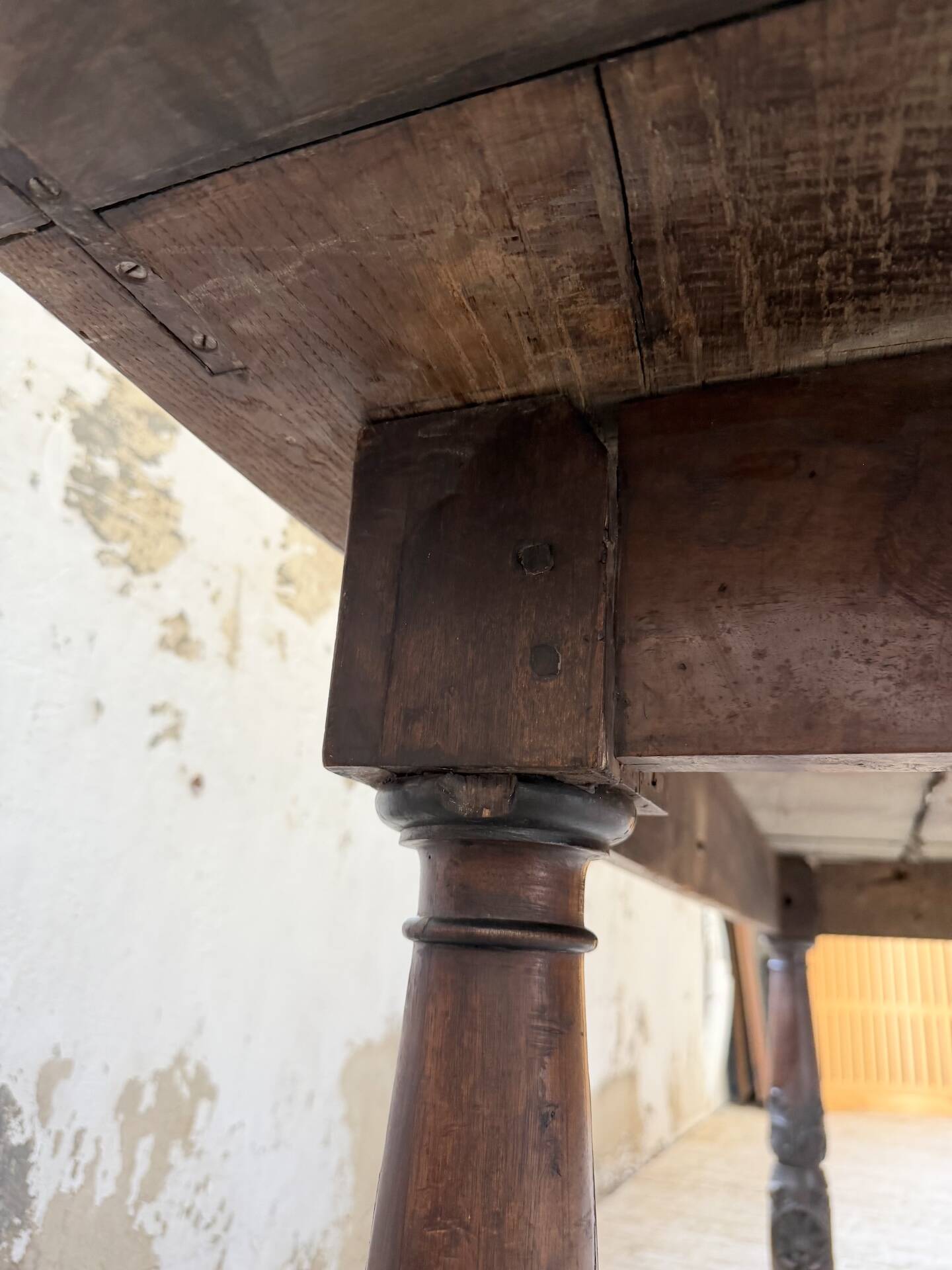19th-century castle table, carved solid oak, 190cm.