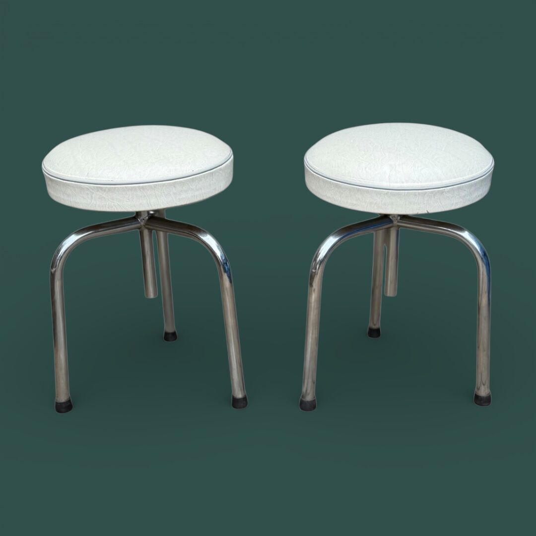 Pair of tripod workshop stools with screws from 1970.