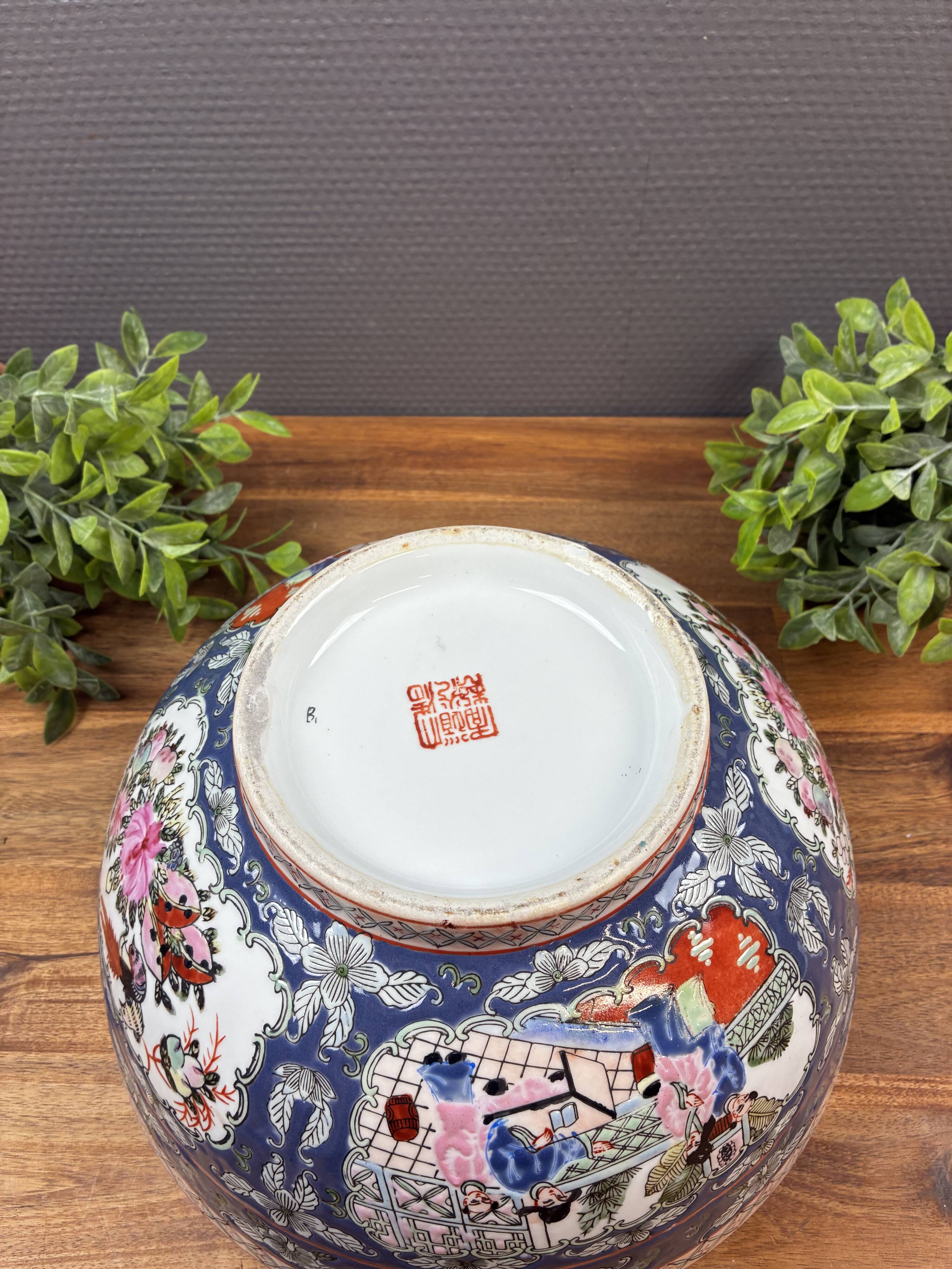 Large Chinese Enamelled Porcelain Bowl with Polychrome Canton Imari Decoration