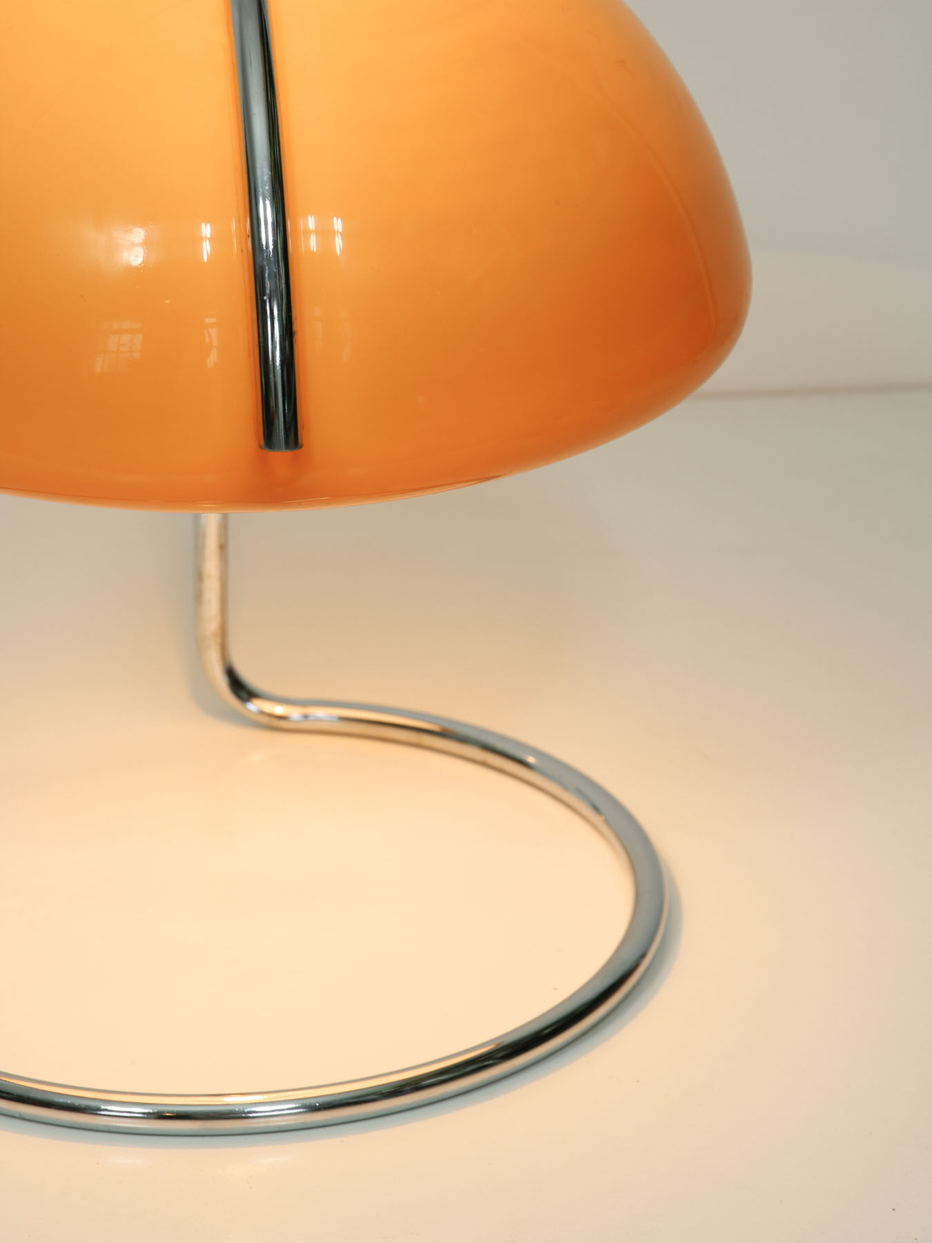 Italian Conchiglia lamp from Guzzini