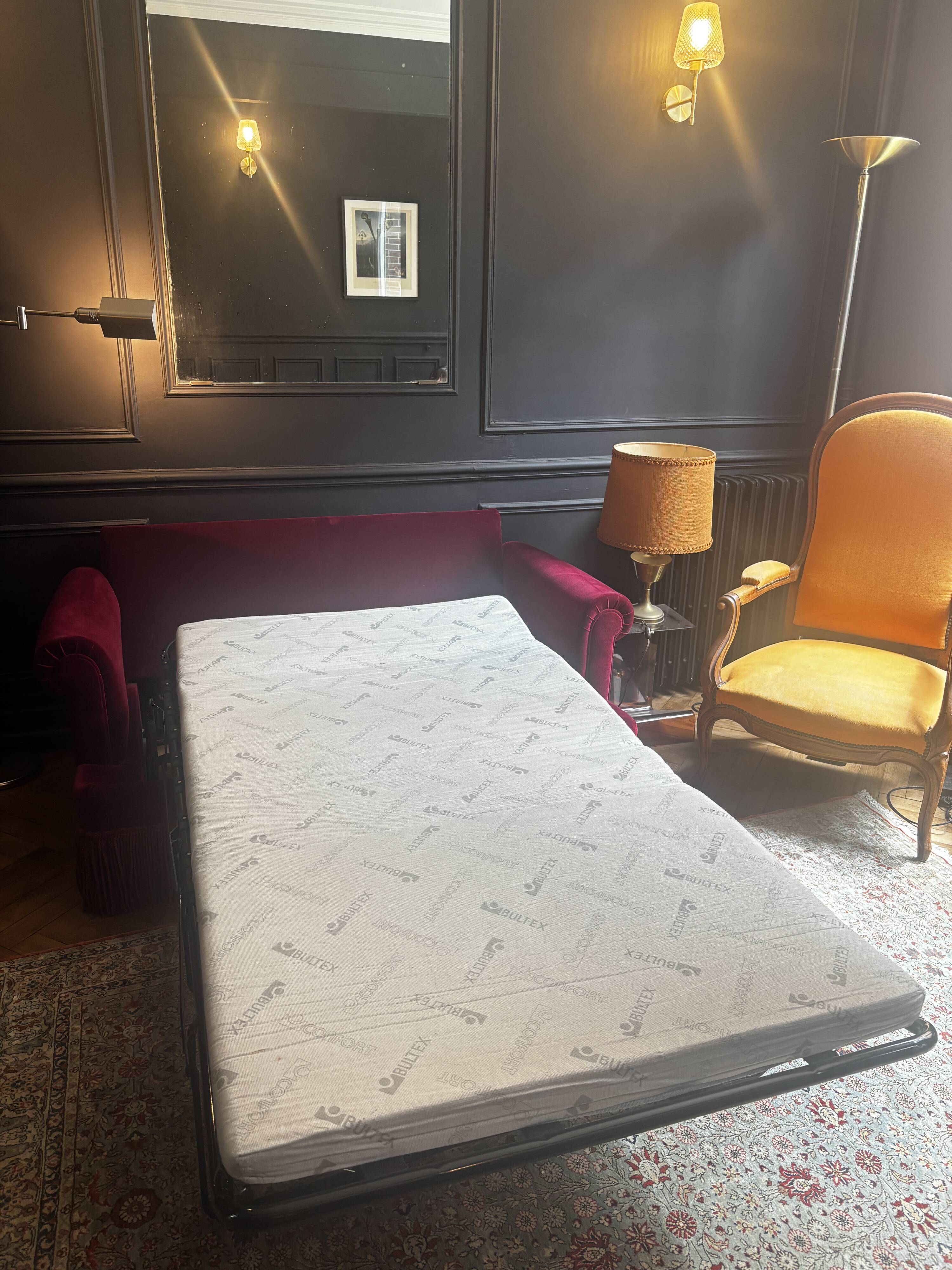 Napoleon III style convertible sofa for the Hotel de la Paix. Unique!