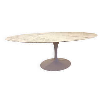 Oval table Eero Saarinen for Knoll