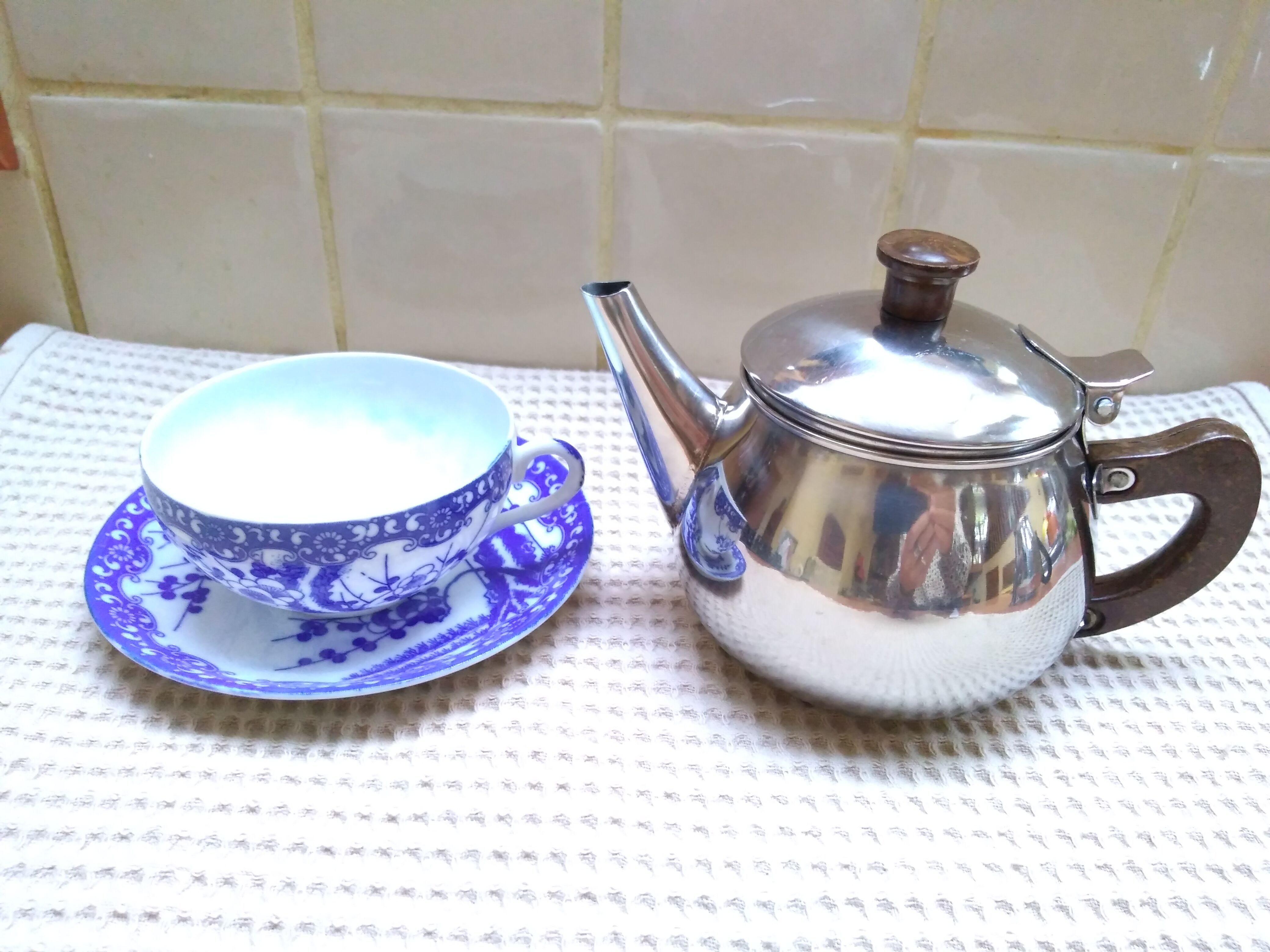 Stainless individual teapot