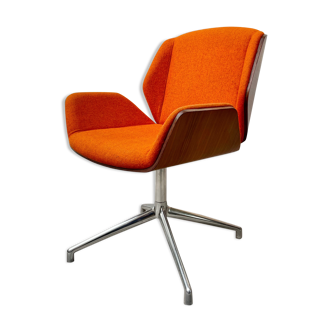 Kruze swivel office chair by Boss Design