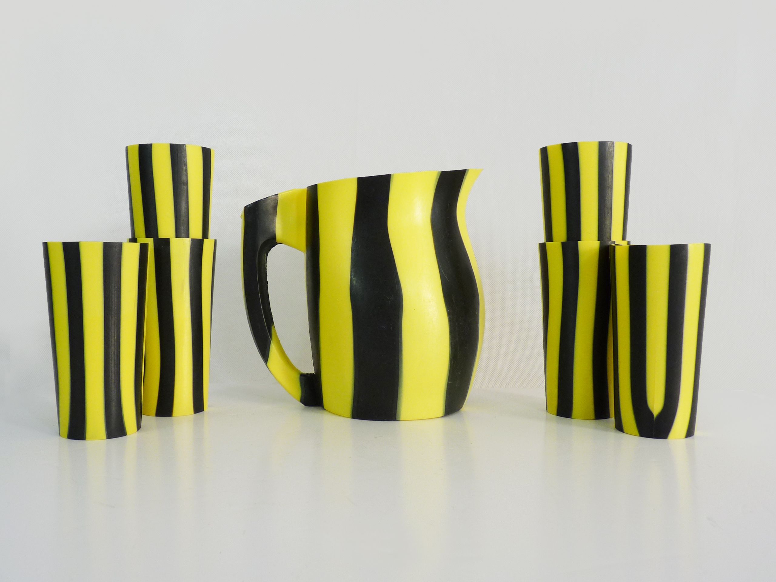 Orangeade service, vintage water service, yellow and black plastic. design. Year 60