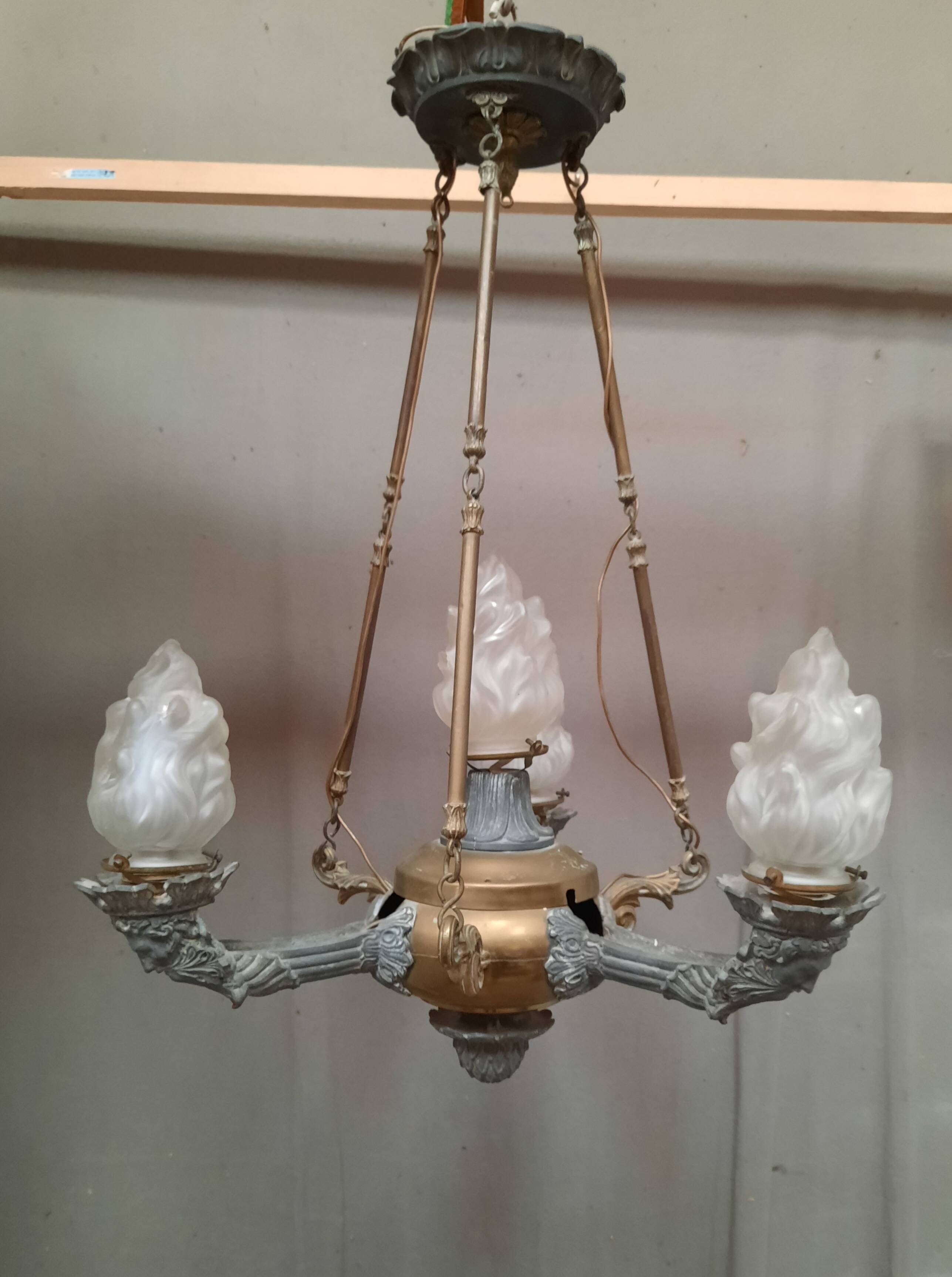 Metal pendant light with 4 flames