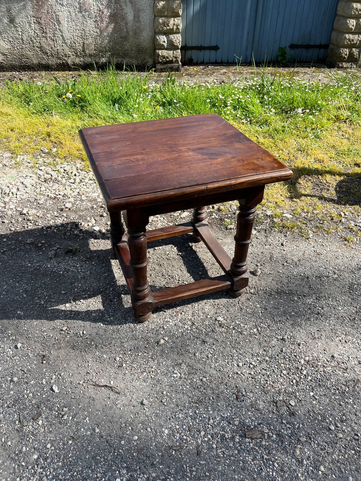 Table ancienne en chêne massif – Pieds tournés balustres et entretoise, sty