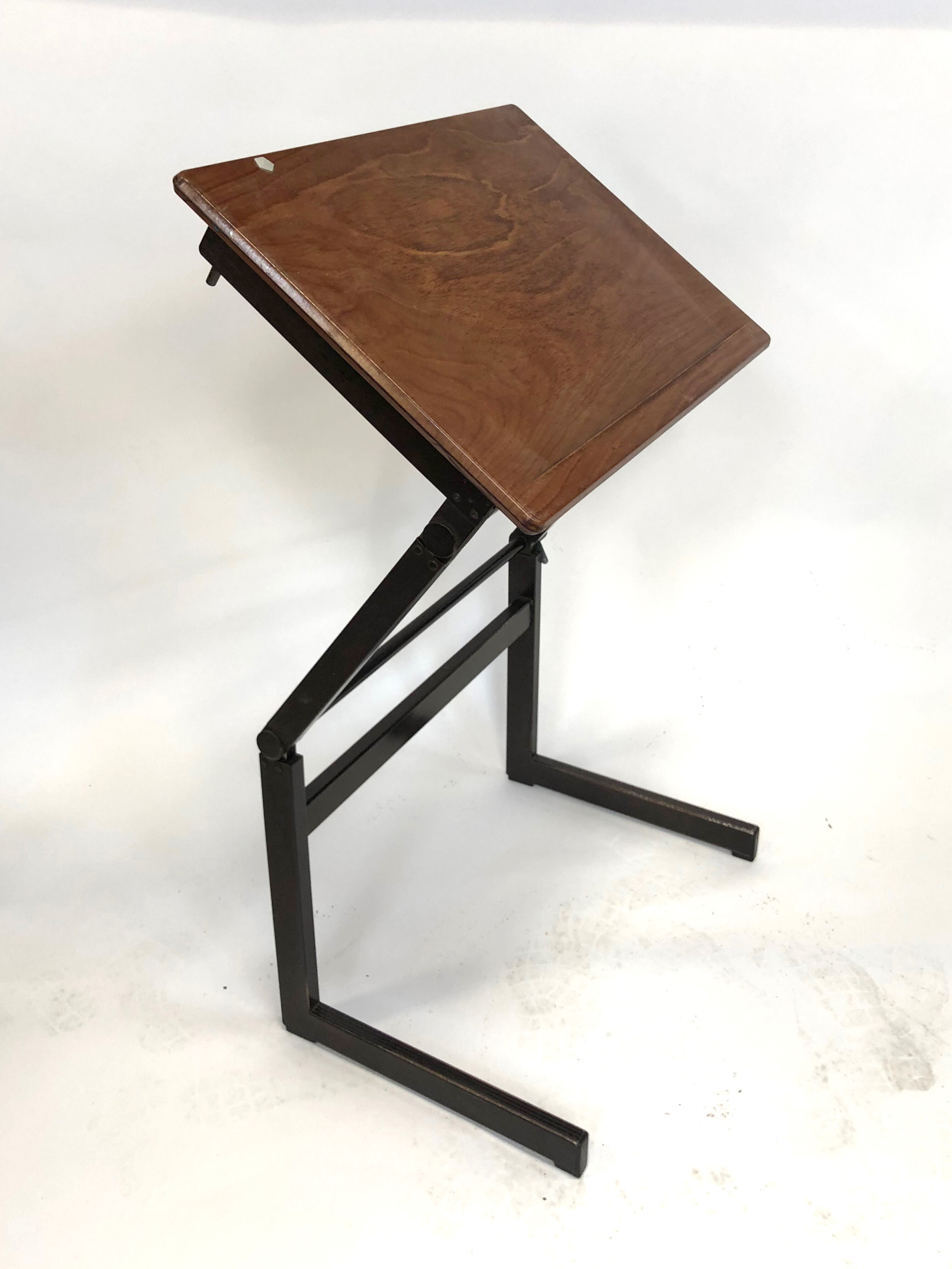 Bureau industriel des années 70 Pays-Bas Marko Galvanitas avec sa chaise