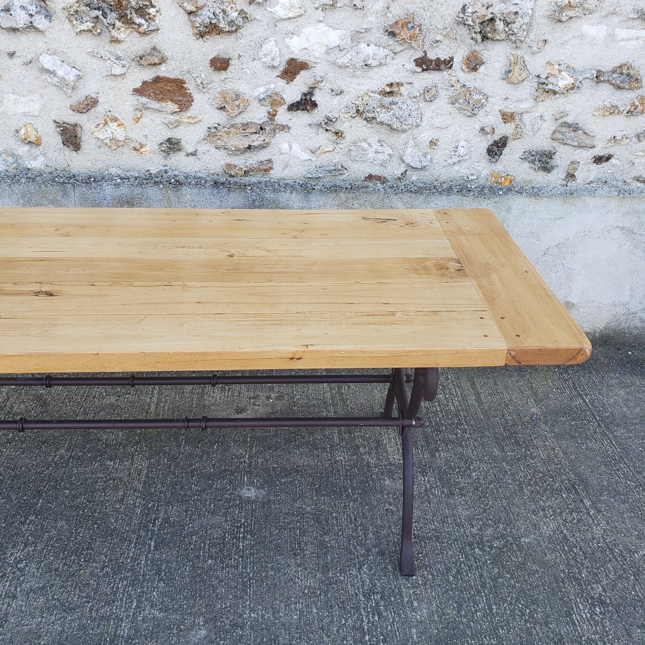 Bistro table in solid elm