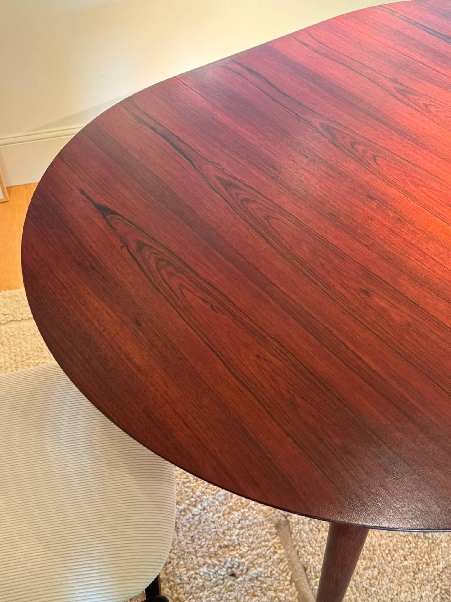 Vintage Scandinavian extendable round table in rosewood "Ingrid"