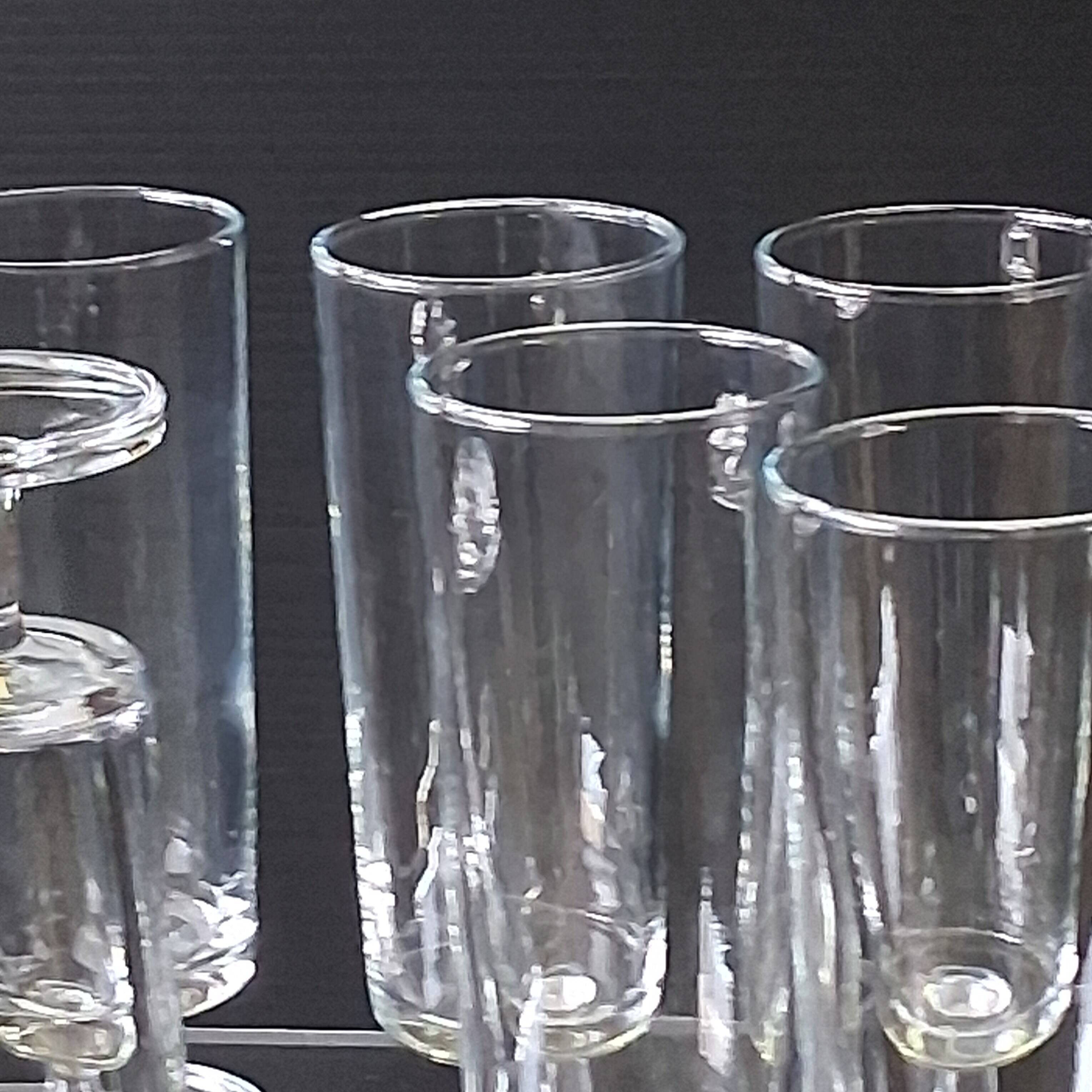 Set of 6 transparent glass flutes/coupes in very good condition.