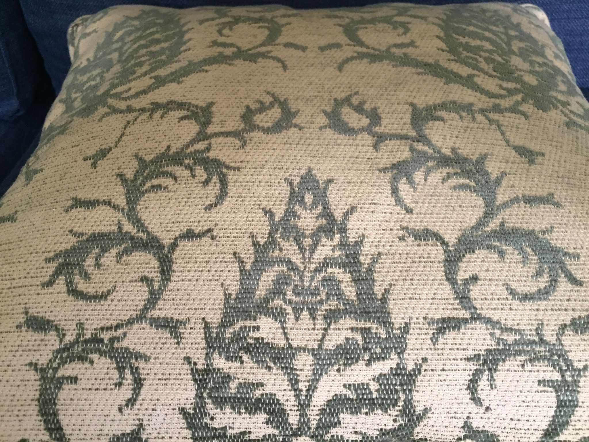 Decorative pillow case in velvet with ottoman turkish 16th century motifs