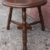 Tabouret bas tripode en bois.