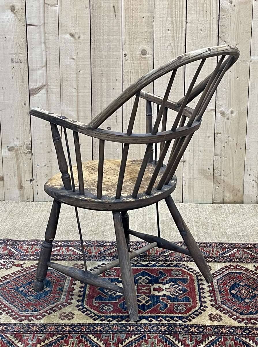 19th century English armchair in 19th century elm and beech