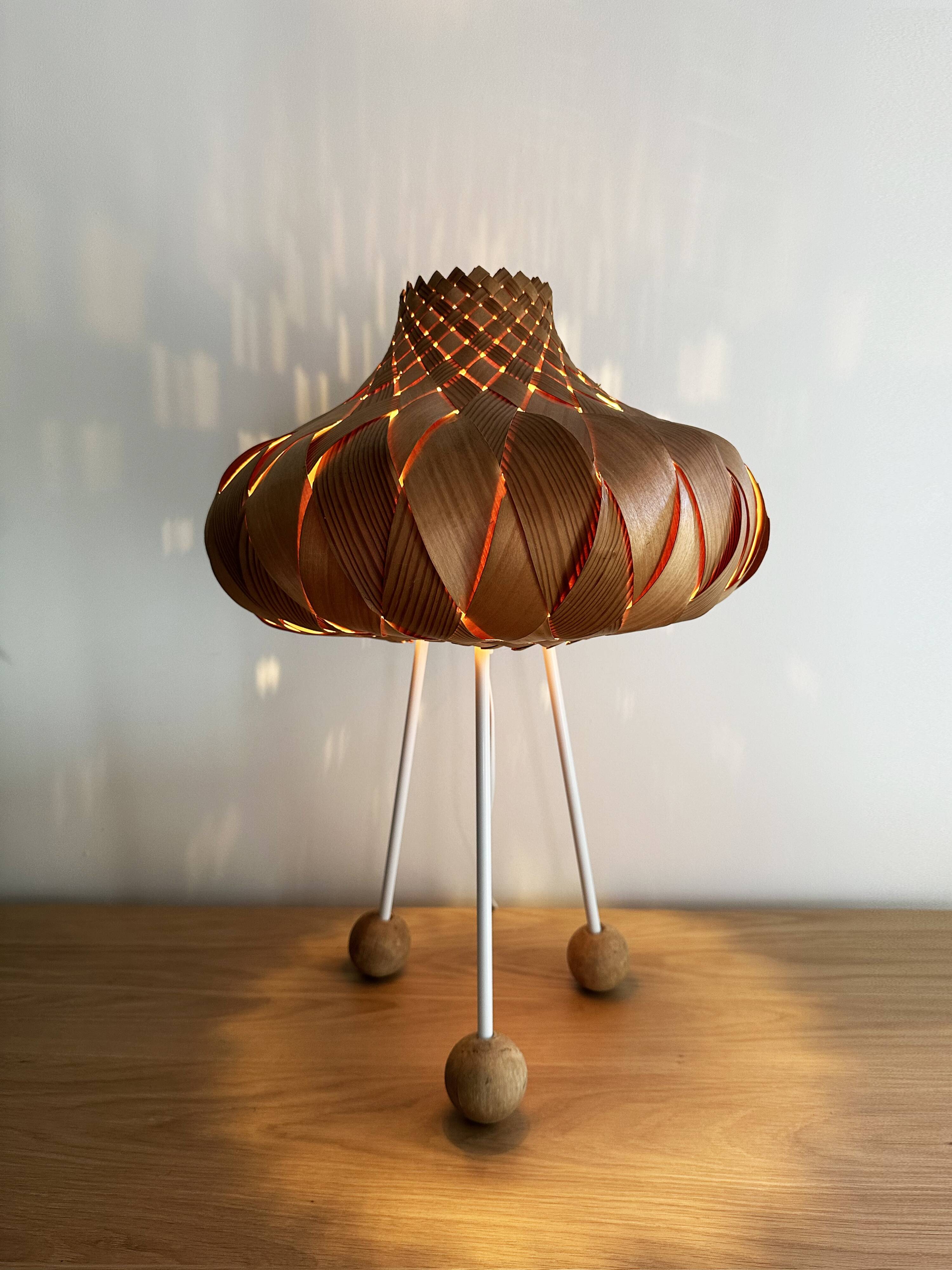 Large tripod mood lamp