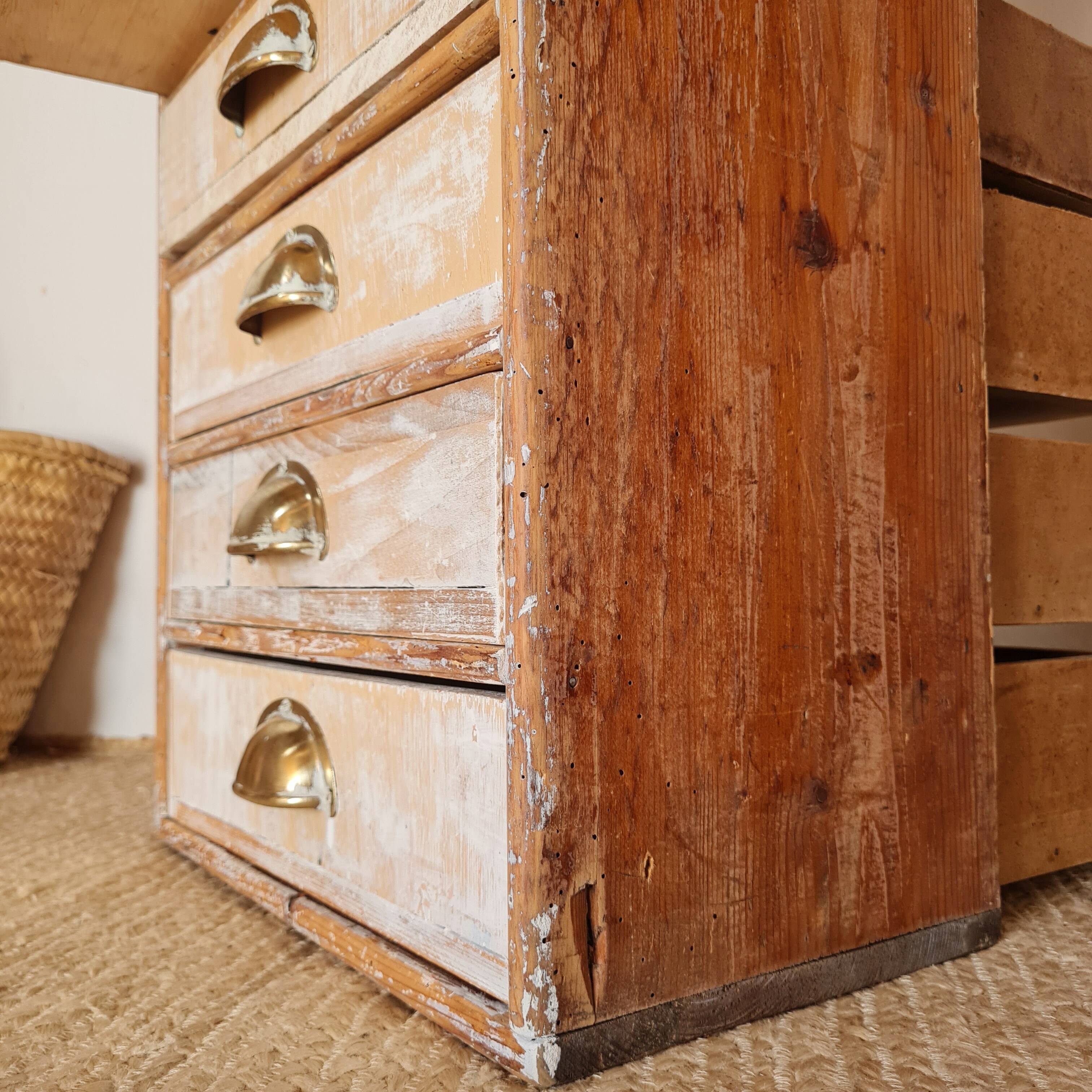 Petit meuble d'atelier vintage à tiroirs