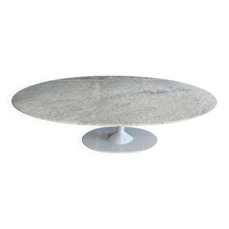 Large Tulip Table (dining table) with marble top in Saarinen style
